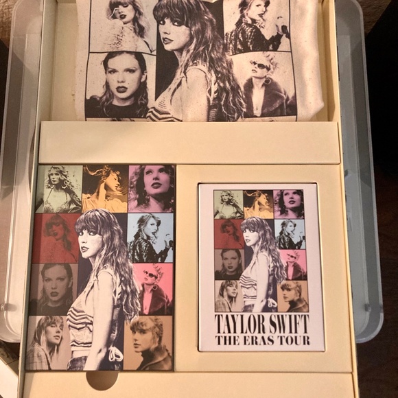 Taylor Swift - The Eras Tour - VIP Package Complete Box - Picture 5 of 7